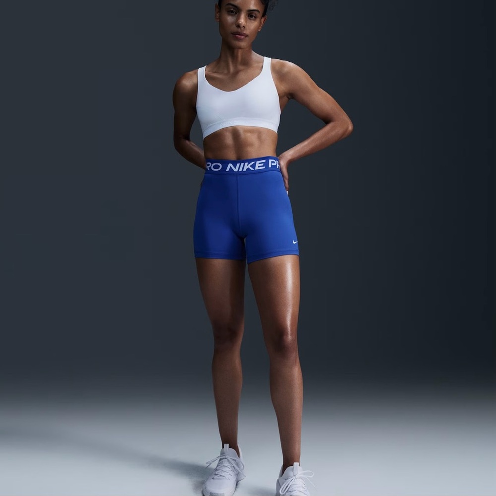 2 Nike Pro 365 Women’s 5” Shorts (2 pieces)